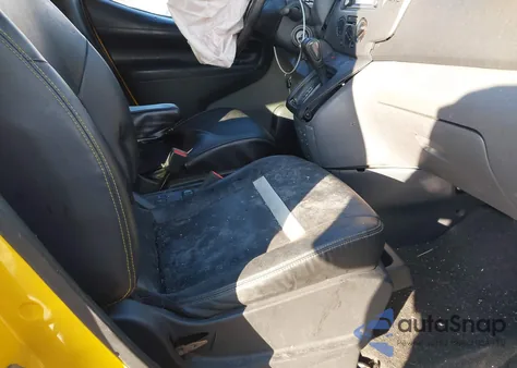 2014 Nissan Nv200 Taxi z USA, uszkodzony, nr VIN 3N8CM0JT5EK690553